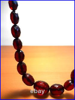 Art Deco Vintage Faceted Deep Red Cherry Bakelite Necklace 104 gr. 34 Long