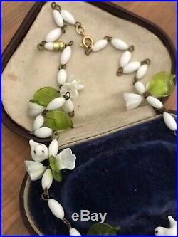 Beautiful 19 Vintage Art Deco White Green Glass Lilly & Birds Beaded Necklace