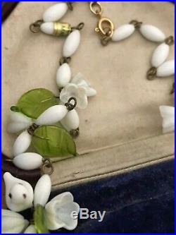 Beautiful 19 Vintage Art Deco White Green Glass Lilly & Birds Beaded Necklace