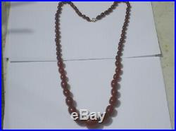 Beautiful Art Deco Cherry Amber Marbled Graduated Necklace Weight 68 Grams