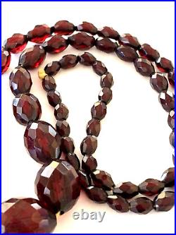 VINTAGE ART DECO 30 in FACETED CHERRY AMBER BAKELITE GRADUATED BEADS NECKLACE