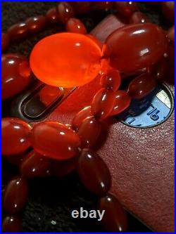 VINTAGE LARGER BEAD 30MMALL SWRIL CHERRY AMBER BAKELITE NECKLACE 59g, total