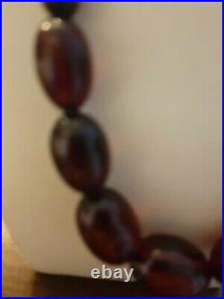 Vintage Art Deco Cherry Amber Bakelite Bead Necklace 67 grmes