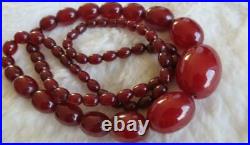 Vintage Cherry Amber Bakelite Oval Graduated Bead Concealed Clasp 31 Necklace