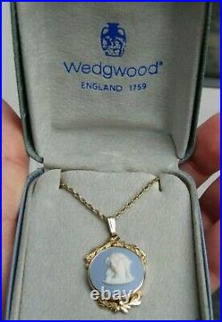 Wedgwood Yellow gold Blue Jasper Cameo necklace original box